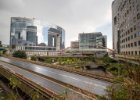 La Défense  náhled na složitou dopravní infrastrukturu vedoucí pod La Défence : La Defense, Paříž 2021, architektura